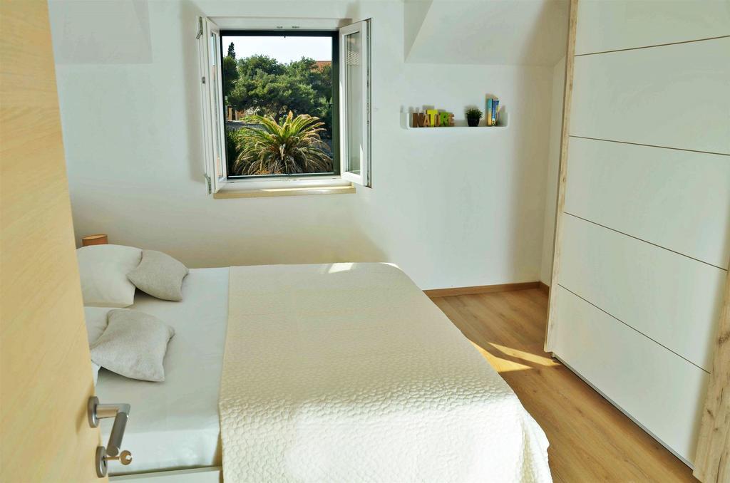 Apartment Luna Postira Esterno foto