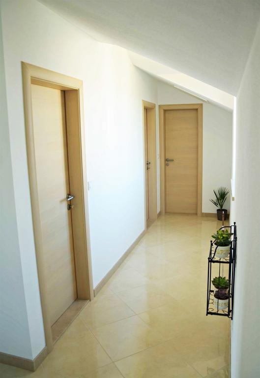 Apartment Luna Postira Esterno foto